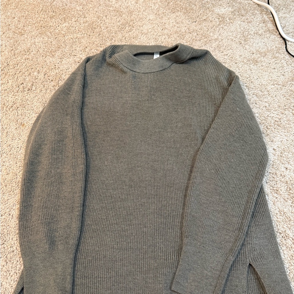 Lululemon woman’s sweater